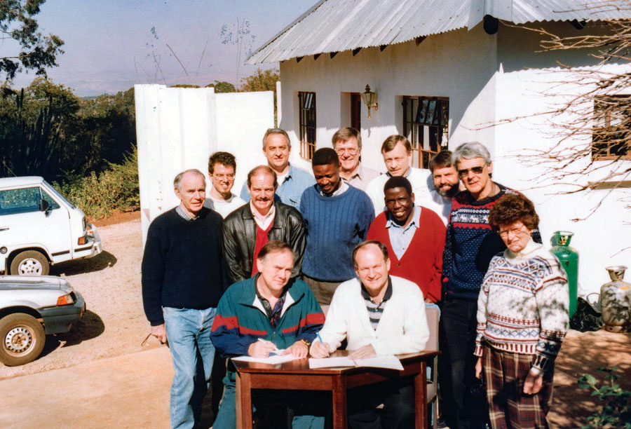 Env08-GCOWE97-Signing-1