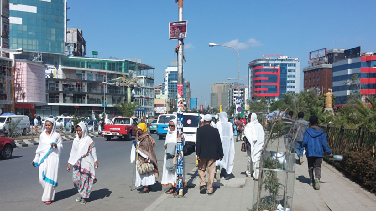 KnockingEthiopiasDoor01